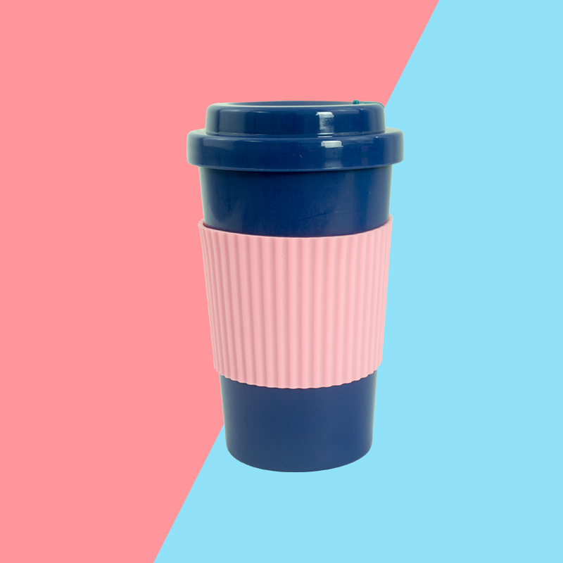 KHB01023—塑料带盖隔热杯套咖啡杯