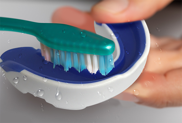 How to clean and store the mouthguard ?