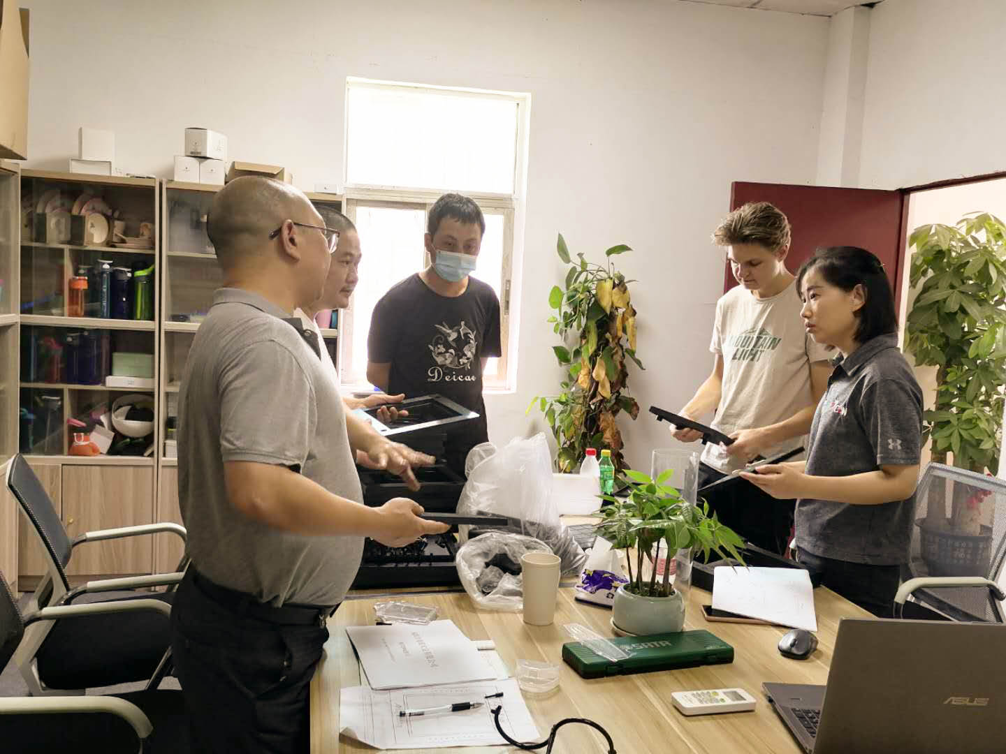 Honest engagement, win-win cooperation -- visit of British customers
