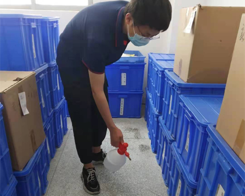 Fight the epidemic and insist on disinfecting the work area every day